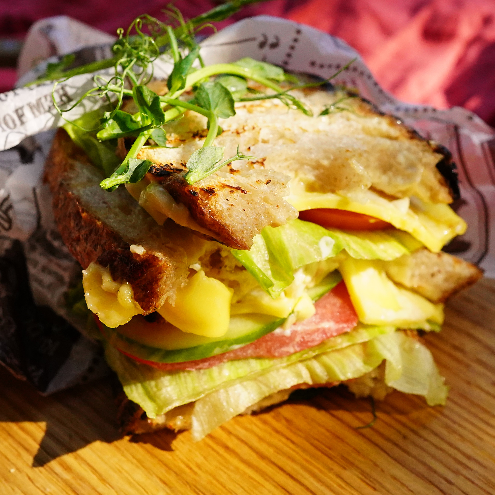Сэндвич веганский с колбасой и сыром «Сойка», 130г